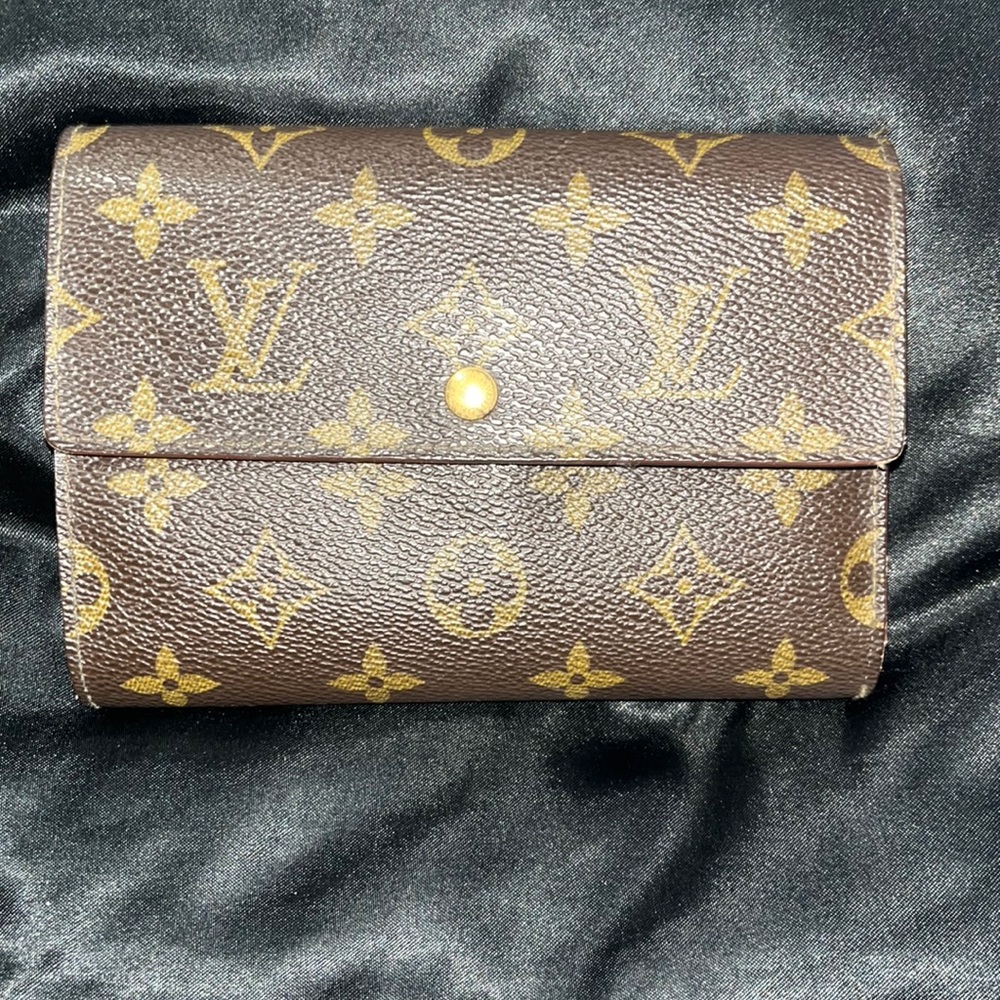 Mono Louis Vuitton Wallet
